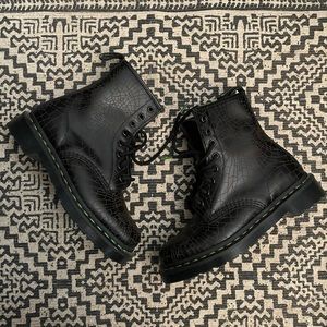 RARE🎃HALLOWEEN 🎃Dr Martens 1460 SKULL WEB BRAND NEW